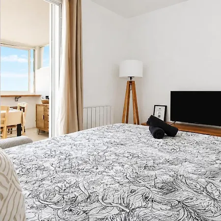 Spacieux T2 Au Calme Avec Acces A Pied Apartamento