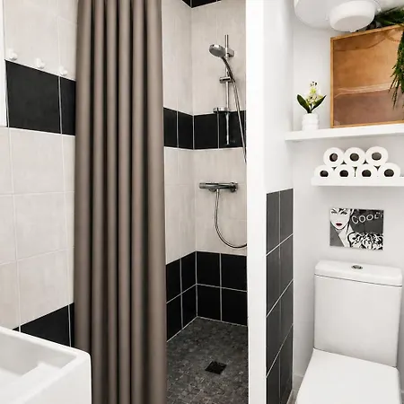 Apartment Spacieux T2 Au Calme Avec Acces A Pied
